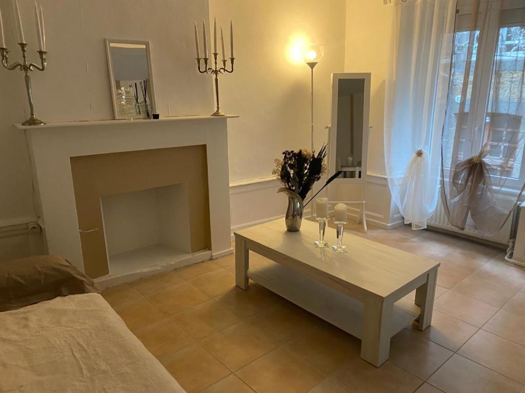 La Reine Apartment Avranches Bagian luar foto