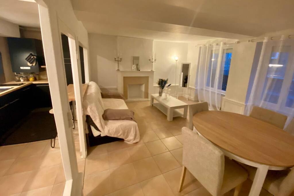 La Reine Apartment Avranches Bagian luar foto