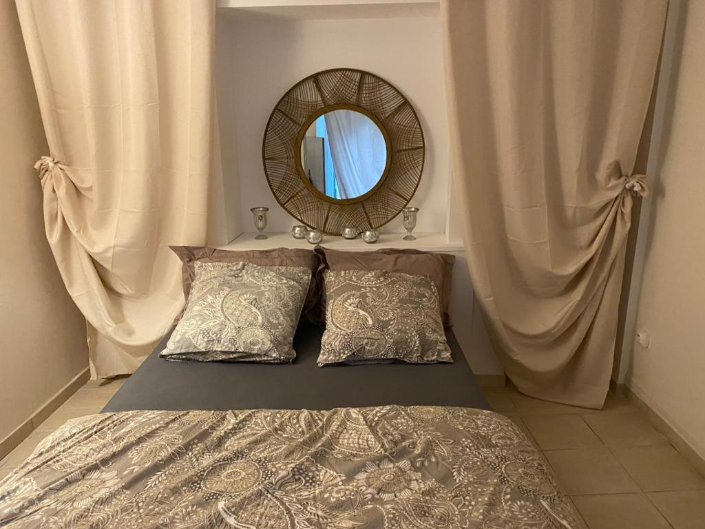 La Reine Apartment Avranches Bagian luar foto